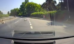 Seyir halindeki tırın dorsesinden yola saçıldı! Faciaya ramak kala