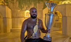 Gelenek devam etti! Başpehlivan altın kemeriyle hamamda