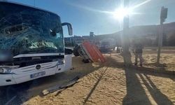 Yolcu otobüsü ile traktör çarpıştı: 4 yaralı