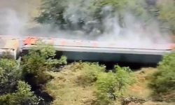 ABD’de 35 vagonlu bir tren raydan çıkıp devrildi