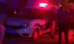Ailesiyle birlikte yolda giderken motosikletli 2 kişinin saldırısına uğradı