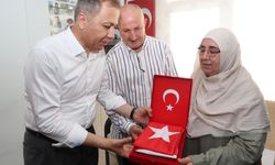 Bakan Yerlikaya'da şehit ailesine ziyaret! Erdoğan'ın mektubunu verdi