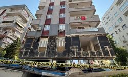 Binanın dış cephe kaplamaları çöktü: Ortalık savaş alanına döndü