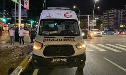 Elazığ'da ambulans otomobille çarpıştı: 3 yaralı