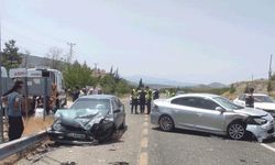 Elazığ'da iki otomobil çarpıştı! Yaralılar var