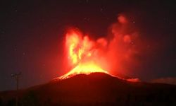 Endonezya’da  yanardağı patlaması... Semeru ve Lewotobi Laki-Laki alarmı!