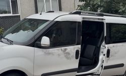 Evinin önünde silahlı saldırıya uğradı!