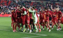 Galatasaray'da ayrılık resmileşti: Yıldız isim yeni takımının formasını giydi