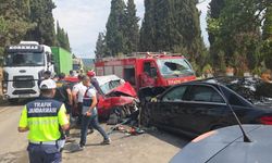 İki otomobil kafa kafaya çarpıştı: 1 ölü, 7 yaralı!