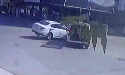 İnegöl’de 2 aracın çarpıştığı kaza anı kamerada: 1 yaralı