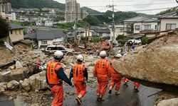 Japonya’da şiddetli yağış felaket getirdi! Sel ve toprak kayması: 3 ölü!