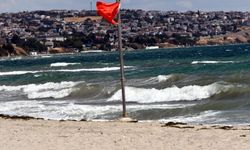 Kırmızı bayrak asıldı! Bir kentte deniz yasağı!