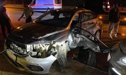 Kocaeli'de iki otomobil çarpıştı: 4 yaralı