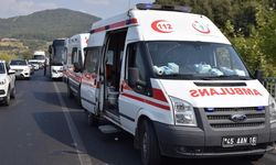 Manisa'da otobüsle otomobil çarpıştı! Yaralılar var