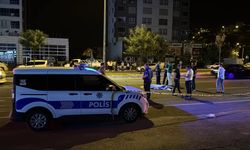 Önce kamyonet çarptı sonra otomobil ezdi