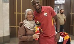Osimhen Kayseri'ye iner inmez Neslihan teyzeyle buluştu