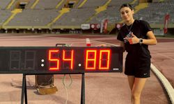 Özel milli sporcu Aysel Önder’den dünya rekoru