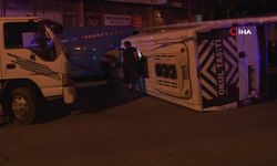 Sultanbeyli'de servis minibüsü otomobil ile çarpıştı: Çok sayıda yaralı var!