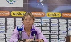 Takımı 5-0 yenilmişti: Rus antrenör kameralar önünde özür diledi