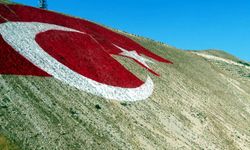 Türkiye'nin en büyük bayrağı! Bittiğinde şehrin her yerinden görünecek