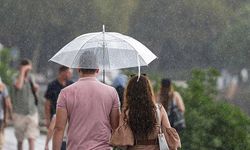 Yeni haftanın ilk günü hava nasıl olacak? Meteoroloji'den 2 bölgeye sağanak uyarısı!