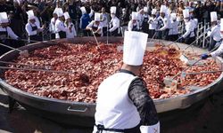 1930 kiloluk dev sucuklu yumurta yaparak dünya rekoru kırdılar