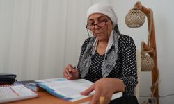 60 yaşında lise diploması aldı, şimdi gözü üniversitede