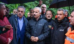 Bakan Uraloğlu selin vurduğu Rize'de: Yaraları sarmak için gece gündüz çalışıyoruz