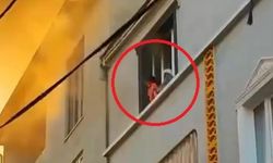 Bursa'da yangın dehşeti kamerada! Önce çocuğunu attı, sonra kendisi atladı