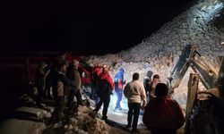 Çığ nedeniyle mahsur kalan 15 kişi kurtarıldı
