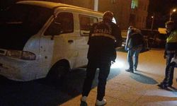 'Dur' ihtarına uymadı, araçla polis memuruna çarpıp kaçtı