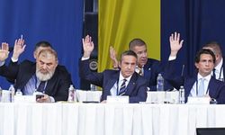 Fenerbahçe'de Ali Koç yönetimi ibra edildi! Tribünler tek sesle stadı inletti