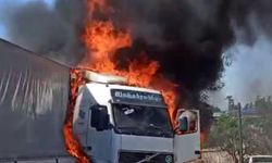 Gaziantep'te seyir halindeki tır alev aldı