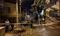 Gece yarısı bıçakla dehşet saçtı: 1 ölü, 2 yaralı