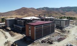 Muş'ta 454 "sismik izolatör"ün kullanıldığı hastane yapılıyor