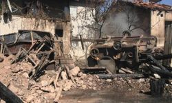 Otomobil patladı 3 ev kül oldu