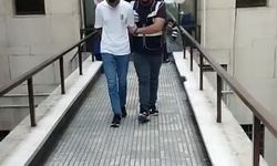 Polisi görünce çimlere yatıp ölü taklidi yaptı