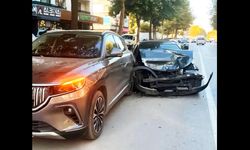 Togg'a çarpan BMW paramparça oldu! Sosyal medyayı sallayan görüntü