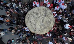 Türkiye'nin en büyük tenceresinde 6 ton pilav pişirildi