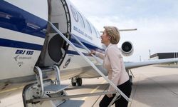 Ursula von der Leyen'e havada operasyon: Uçağı kör edildi! Kim yaptı?