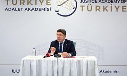 Adalet Bakanı Tunç, hakim-savcı yardımcılarıyla bir araya geldi