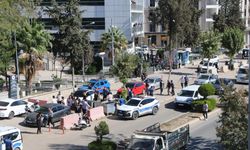 Adliye önünde birbirlerine girdiler! 8 yaralı, 15 gözaltı!