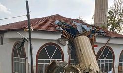 Ankara'da fırtına koptu: Namaz vaktinde minare yıkıldı