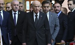 Bahçeli'nin grup toplantısında taktığı rozet ve yüzük dikkat çekti