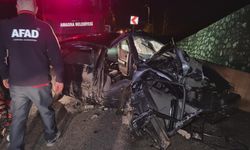 Bartın'da otomobil bariyerlere çarptı: 4 yaralı