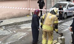 Beyoğlu'nda faciadan dönüldü! Başlığını değiştirdiği esnada bir anda parladı