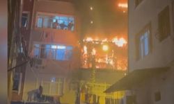 Beyoğlu'nda havai fişeğin patladığı binada yangın: 6 kişi mahsur kaldı