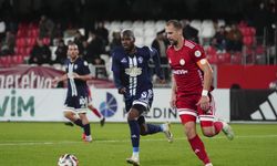 Derbide 1 kırmızı kart 4 gol! Servet Çetin ilk maçını kazandı