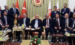 Erdoğan'la fotoğrafı gündem olmuştu! Davutoğlu'ndan açıklama: Asla boyun eğmeyeceğiz