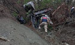 Hatay'da feci kaza: Yol açarken uçuruma yuvarlandı!